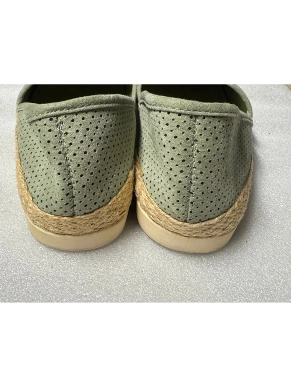 7.5 M sage green slip-on espadrille flats Esprit
